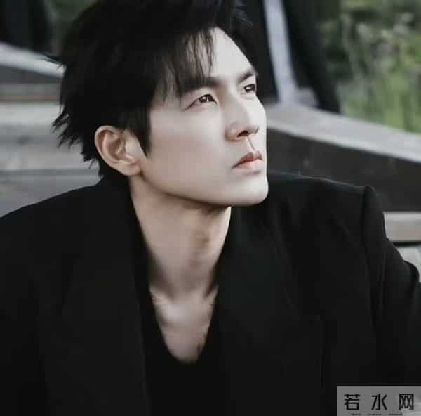 50岁正是闯的年龄,钟汉良、秦岚加起来97岁,中年偶像剧有新注解