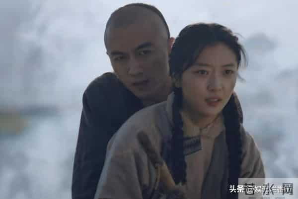 《大生意人》她气场强大，妈妈是第一代经纪人，前男友也在剧中