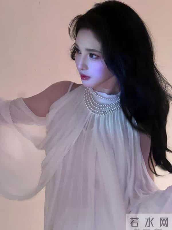 彭小苒弃顶流男主演，转头搭男网红？背后隐情让网友心疼！