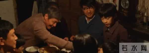 小巷人家:看栋哲被踢凳子后才知赶美为何不照顾偏心自己的庄阿婆
