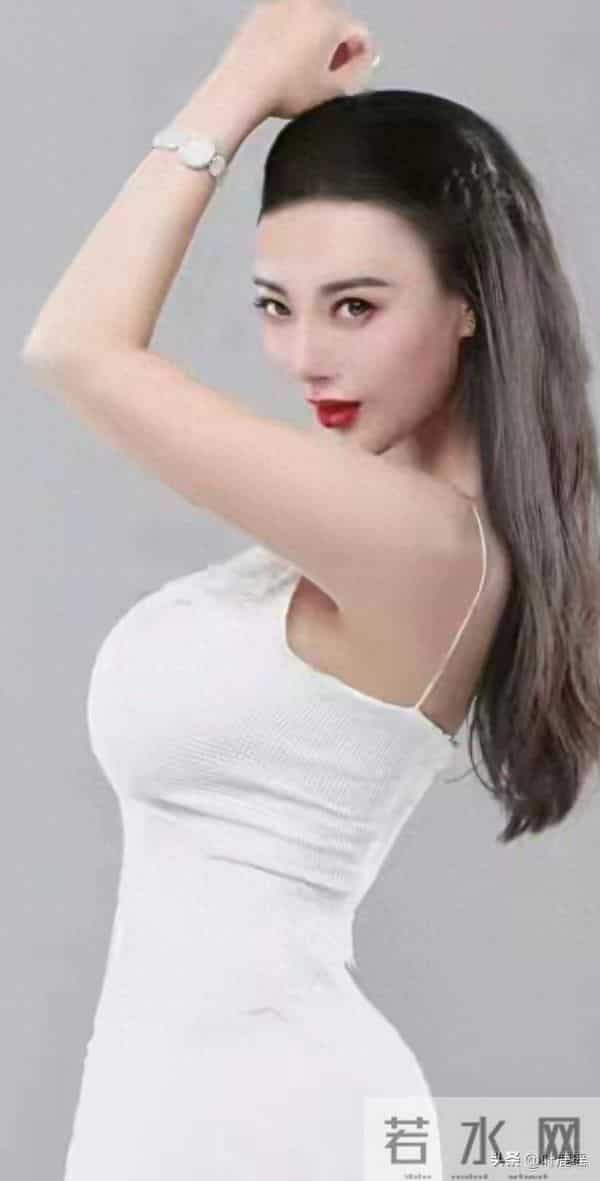 《一路向西》王李丹妮身材玲珑有致,真是绝