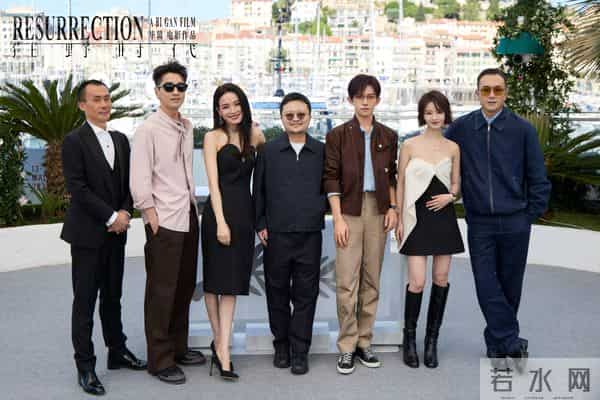 当25岁的易烊千玺捧起金鸡影帝的奖杯时——属于他的电影时代来了