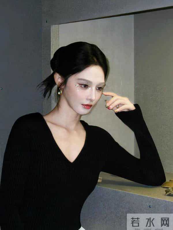 彭小苒弃顶流男主演，转头搭男网红？背后隐情让网友心疼！