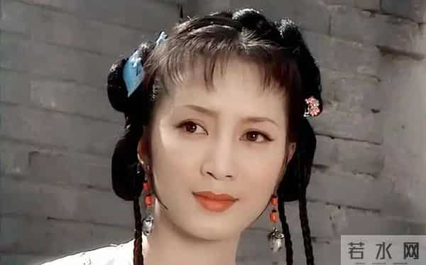 她长得漂亮,演技好,父母却一个瘫痪,一个截肢,丈夫将她宠成宝