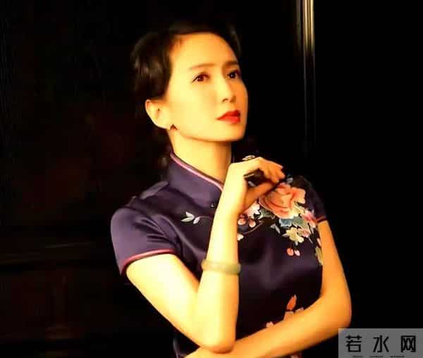 她长得漂亮,演技好,父母却一个瘫痪,一个截肢,丈夫将她宠成宝