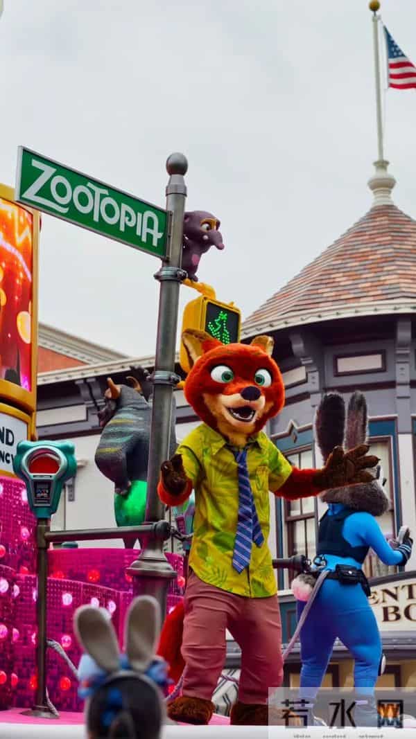 疯狂动物城2热映，上海迪士尼赢麻