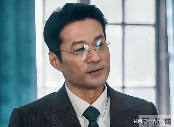 仅播1天,就拿下飙升榜第一!11月最爆黑马刑侦剧来了,开局高能