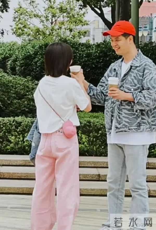 原来他俩已经是夫妻,才刚结婚两个月,她就演《大生意人》再翻红