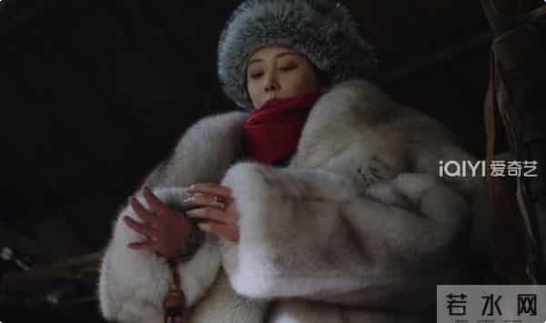 出场就惊艳观众!李纯凭《大生意人》出圈,37岁状态如少女