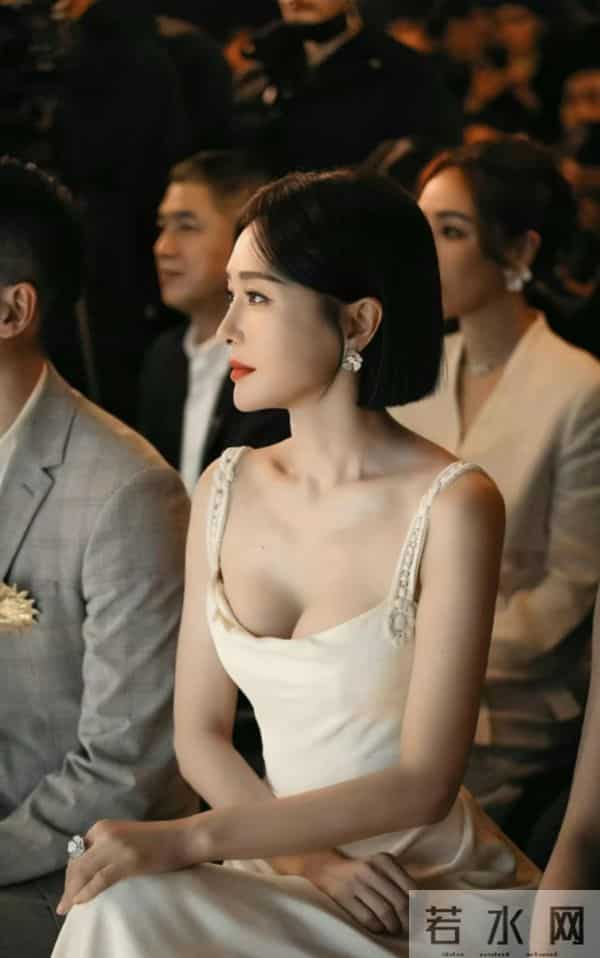 秦岚吐槽50万分手金，网友算账发现钱不够用，豪门套路被拆穿。