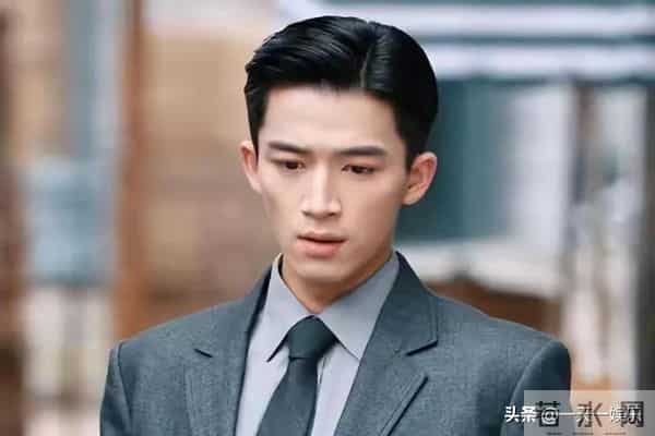 仅播1天,就拿下飙升榜第一!11月最爆黑马刑侦剧来了,开局高能