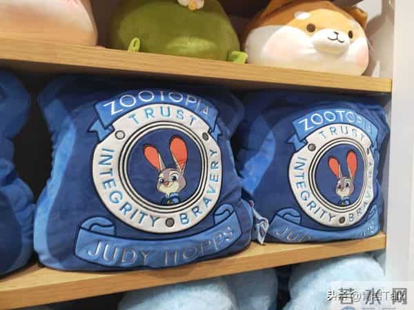 迪士尼“钞能力”再显！上海变“痛城”，IP授权撑起千亿生意