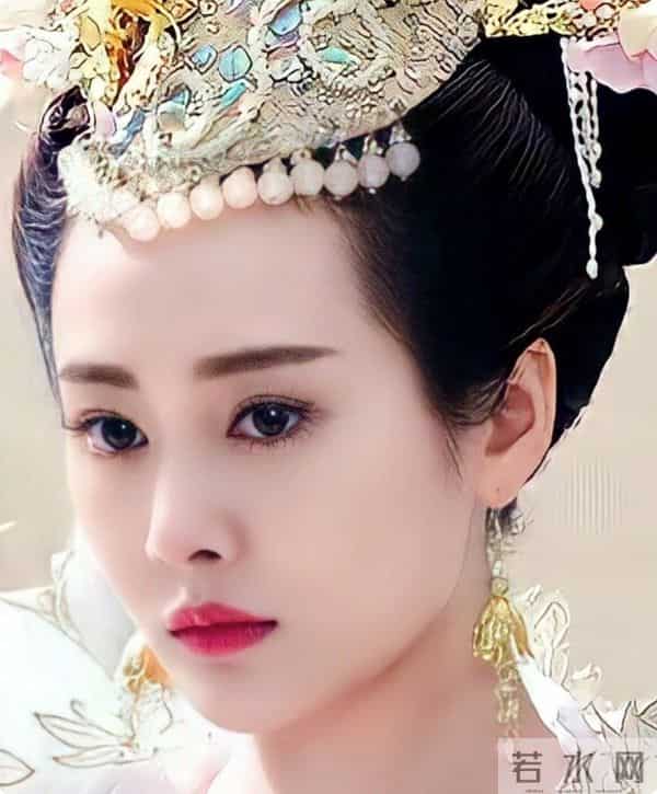 出场就惊艳观众!李纯凭《大生意人》出圈,37岁状态如少女