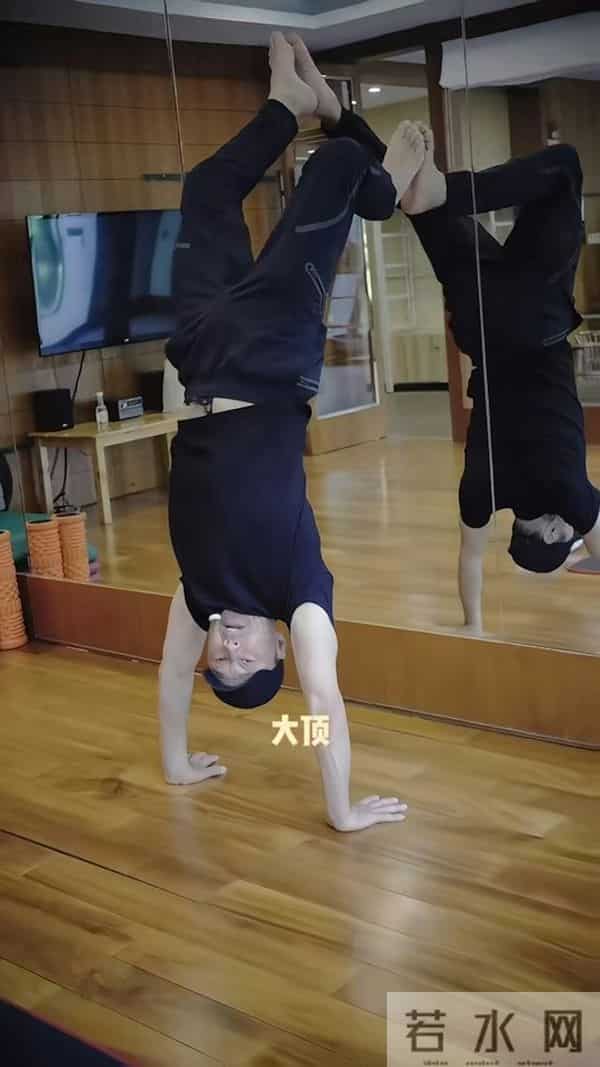 68岁港产片武打明星拍新剧,从硬汉到幕后大佬,背后的风波与坚持