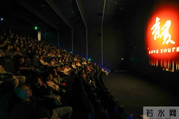 用光影打破偏见！走进影院，不再谈“艾”色变