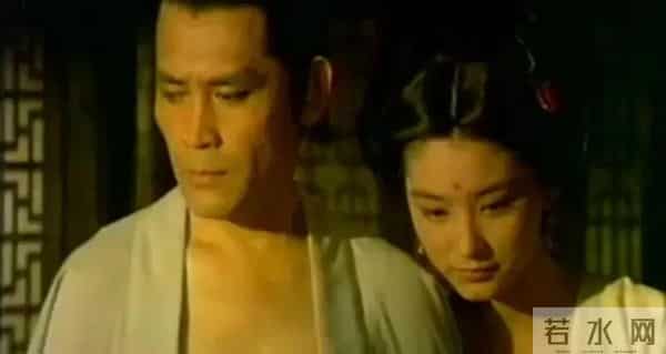 林青霞早年古装鬼片《古镜幽魂》:相传古井里有一名绝色美女