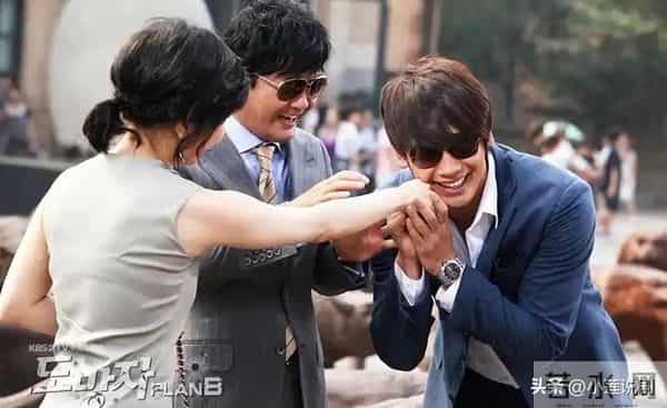 给这两年韩国悬疑剧排个名,狂医魔徒第7,照明商店第3,第1是它