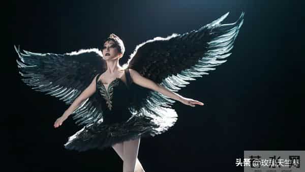 《亦舞之城》这部中年偶像剧美女云集,秦岚白冰演情敌好多修罗场