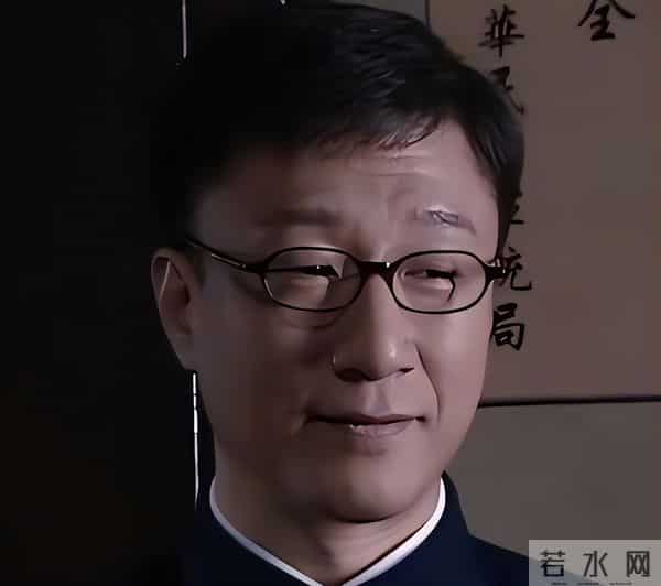 同样是演特务头子,冯恩鹤的“藏”与程煜的“露”,差别太大了!