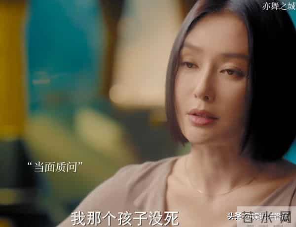 别再尬演“白月光”了!笑容僵硬、声音沙哑,这也能迷倒男人?