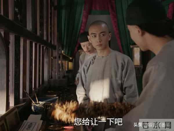 《大生意人》她气场强大，妈妈是第一代经纪人，前男友也在剧中