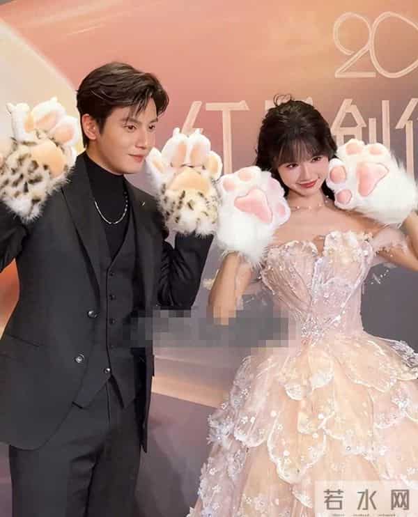 短剧盛典“见光死”,郭宇欣脸凹土气,张晋宜吊稍眼,陈芳彤肿了