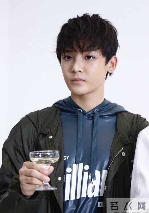 侯明昊四剧连发：流量小生的野心突围战