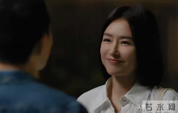 别再尬演“白月光”了!笑容僵硬、声音沙哑,这也能迷倒男人?