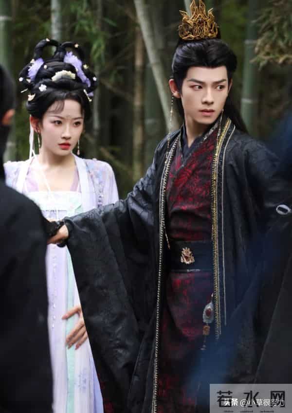 素人短剧也杀疯，收藏达到567万，就韩雨彤曾辉领衔的还有点名气