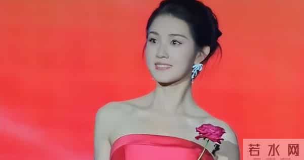 从龙套到年度影后，她凭什么一年狂揽30亿播放？