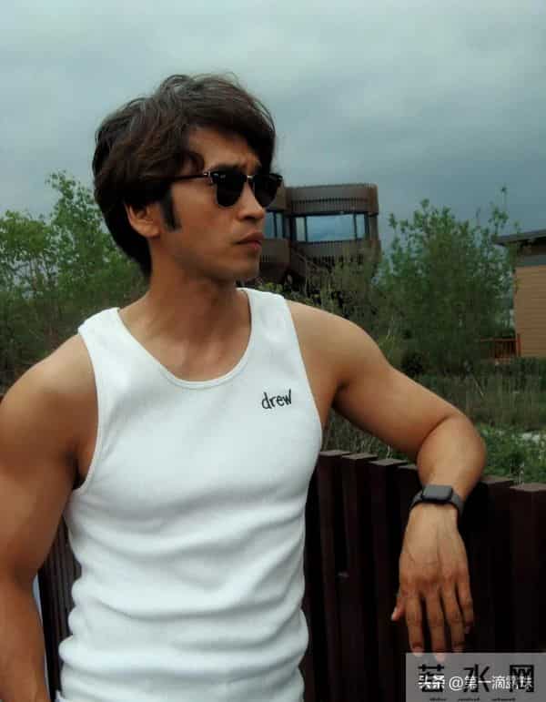 《大生意人》他意外爆火!导演转演员成反派专业户,还是肌肉型男