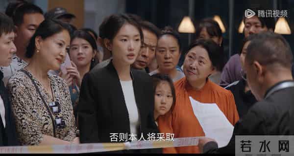 央视剧《即刻上场》首播口碑出炉，观众评价一针见血，又假又装