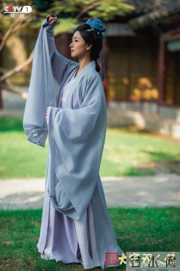 万茜昨晚扮的李清照总觉得差点儿什么,少了点洒脱和不羁。