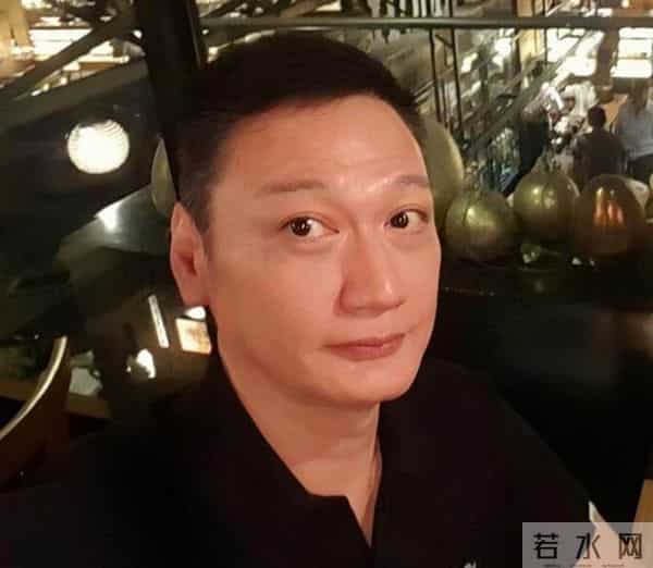 恭喜!61岁香港知名男星秘密再婚,现任妻子容貌首次曝光