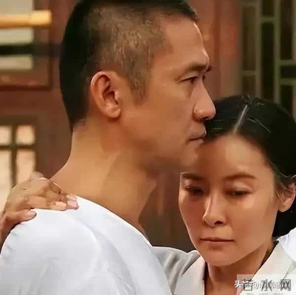 柯蓝没想到,分手4年后,会以这样的方式,和黄志忠“再碰面"