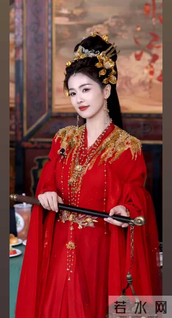 《恰逢雨连天》封神!白鹿女扮男装闯朝堂,刘宇宁权谋拉扯爽到炸