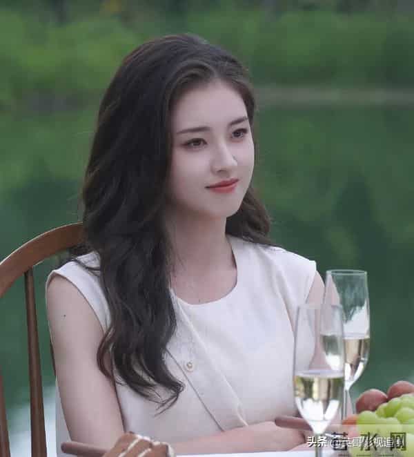 看不下去了！短剧十大人气女神重新洗牌，她凭啥碾压郭宇欣排第一