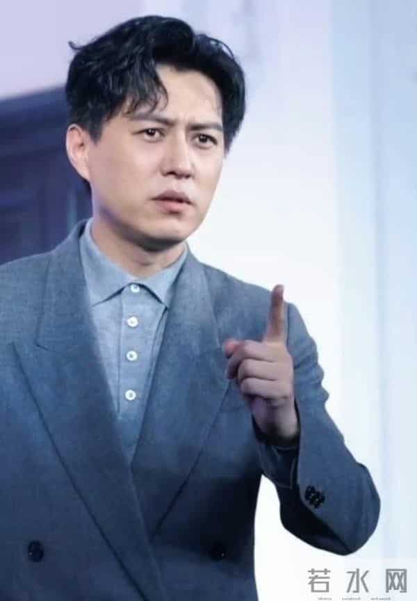 靳东为啥让中年女性疯狂，他满足了女人对理想伴侣的所有幻想