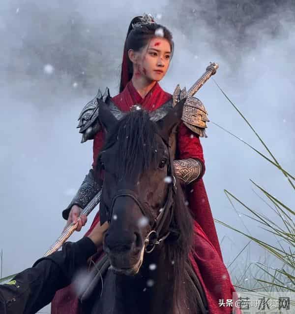 冲郭宇欣新剧女将军造型去的,却被男主惊艳到了,甩刘萧旭几条街