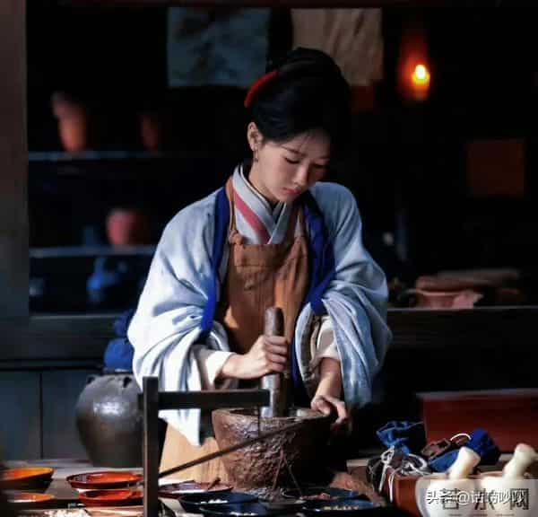 杨紫家业未播先火强势登顶!网传12月开播!短剧抄袭名场面太离谱