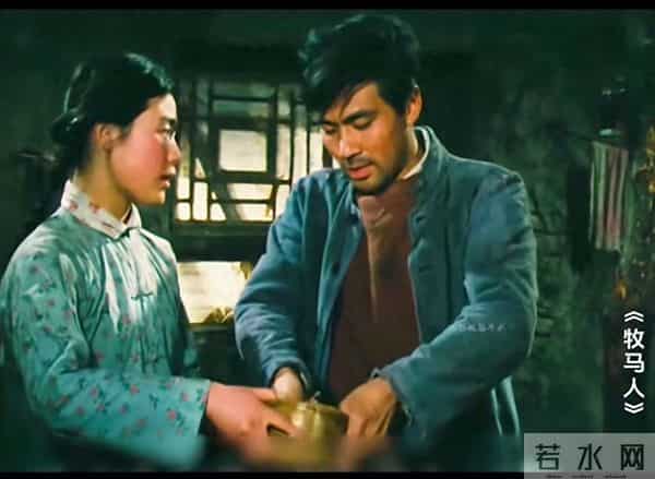 40年前电影,现在看还是扎心!一年挣80块一顿饭造光,看哭多少人
