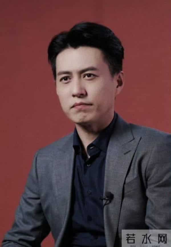 靳东为啥让中年女性疯狂，他满足了女人对理想伴侣的所有幻想