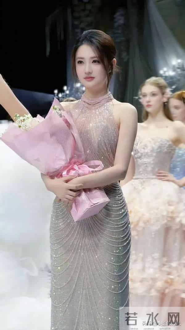 徐璐有阵子没拍戏了!现在提起她,除了颜值热议,就没别的印象了