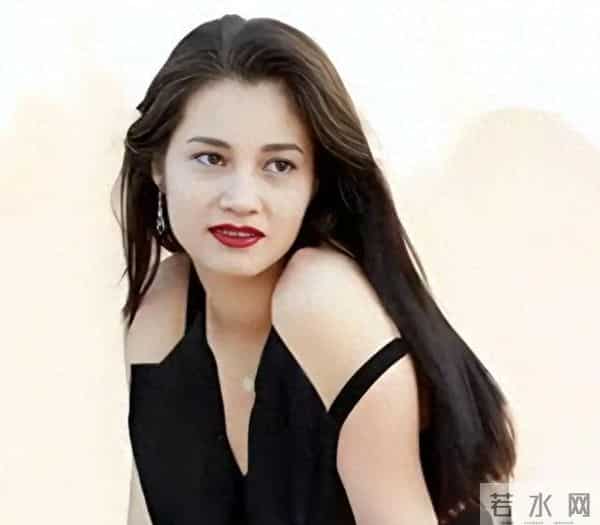 她拍风月片认干爹,被导演霸王硬上弓,靠山去世后,沦为服务员