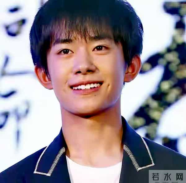 影帝含金量引热议?王晶谈评奖规则,易烊千玺善举回应获赞