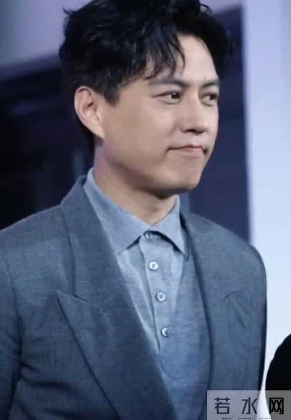 靳东为啥让中年女性疯狂，他满足了女人对理想伴侣的所有幻想