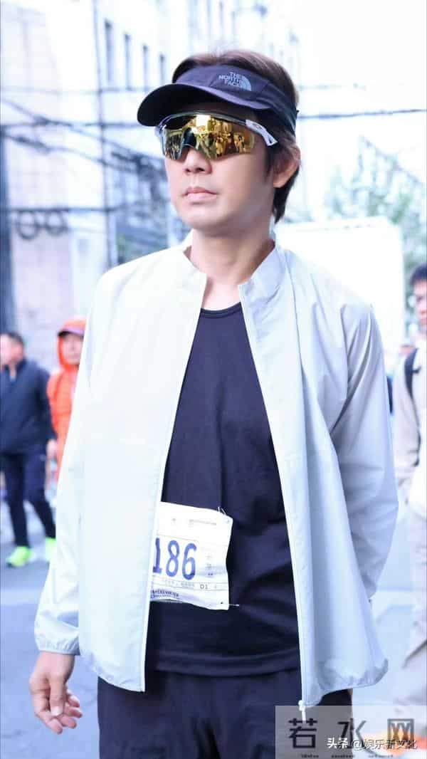 51岁钟汉良4小时跑完马拉松,状态好到爆,活该他还演男一号!