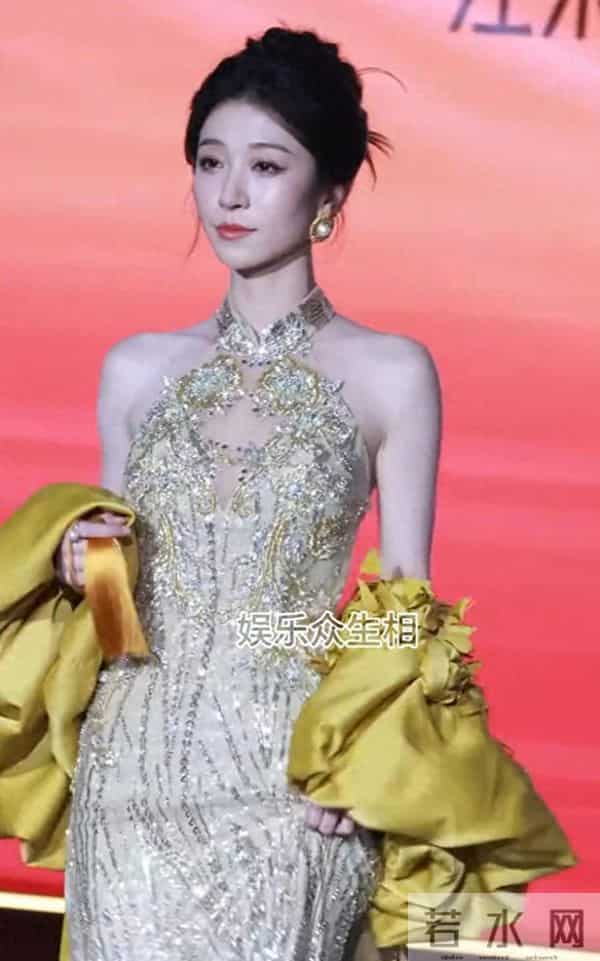 小短剧演员走红毯，又一批亮相，王格格气场十足，余茵鞋底高