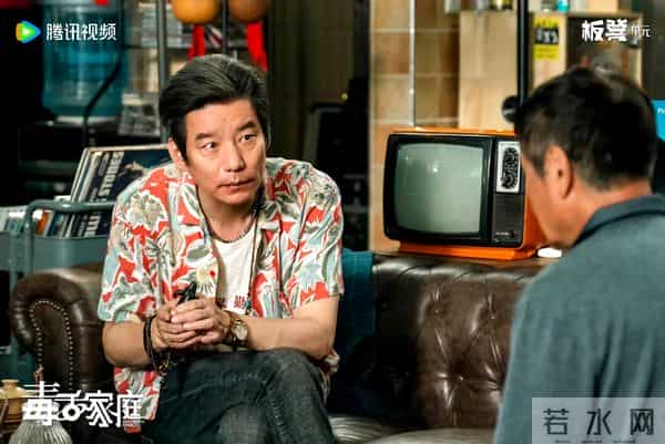 24集轻喜剧《毒舌家庭》开播,散装家庭,毒舌互怼,爆笑不停