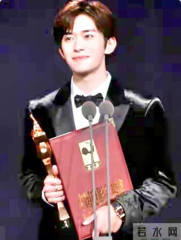 影帝含金量引热议?王晶谈评奖规则,易烊千玺善举回应获赞